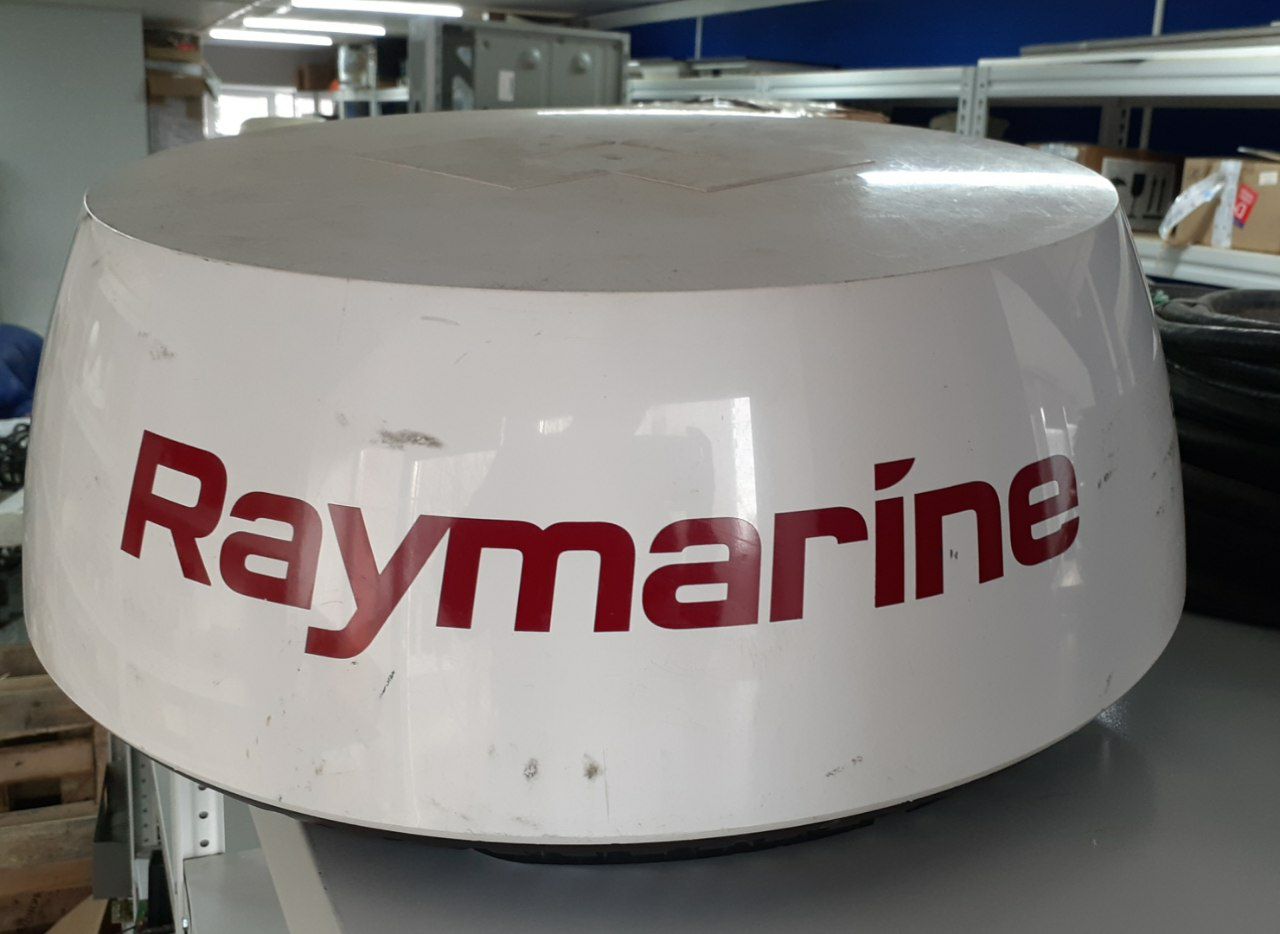 Антенна Raymarine Quantum, s.n 74be9abb, б.у, на проверку