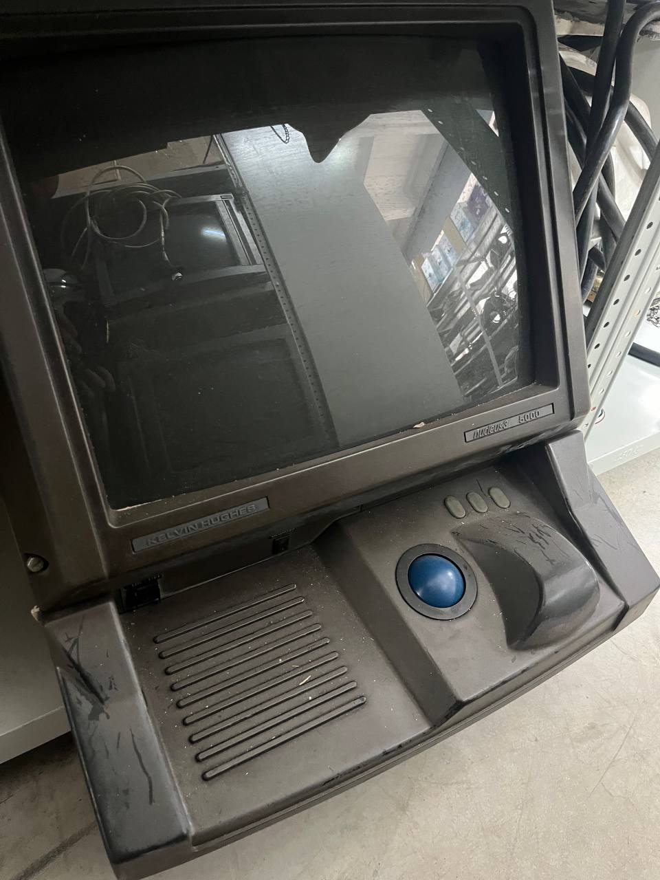 Дисплей радара Kelvin Hughes NNR-A64 s.n N640105 б.у на проверку
